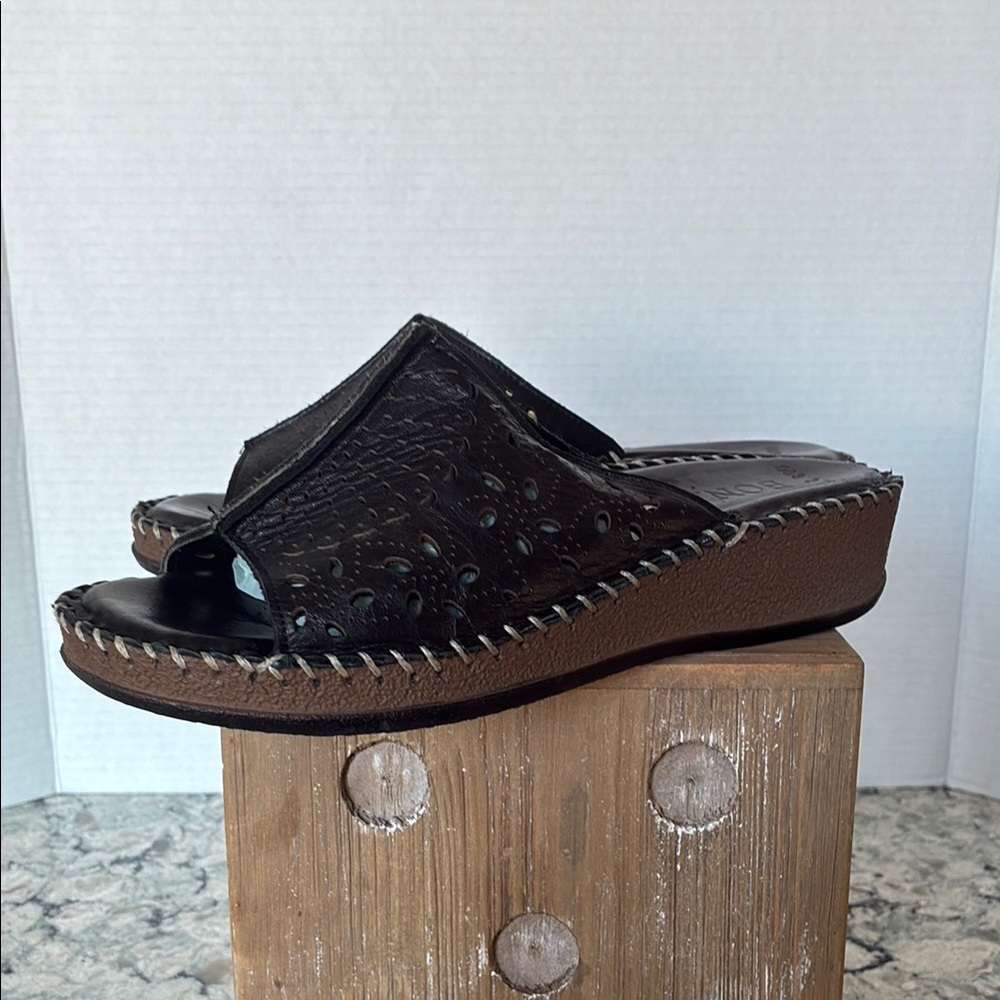 Black Leather slides with Wedge Sole and Cushioned Footbed size 6 (37)